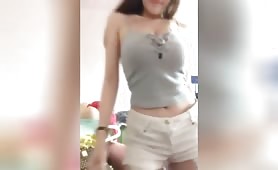 視訊自拍A片 国内被封杀女主播脱衣裸体艳舞
